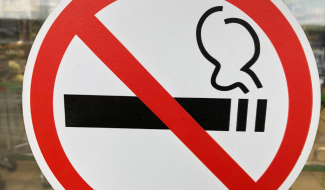 A no smoking sign link to Smoke Free Ohio page
